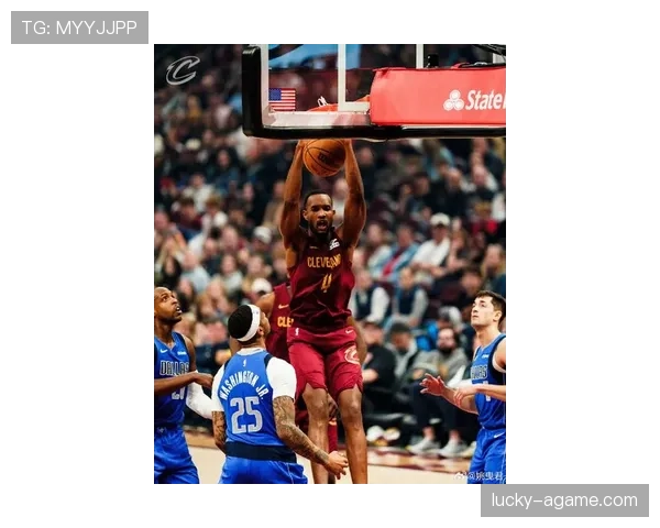 埃文·莫布里挡拆防守压制约基奇，防守覆盖胜上季