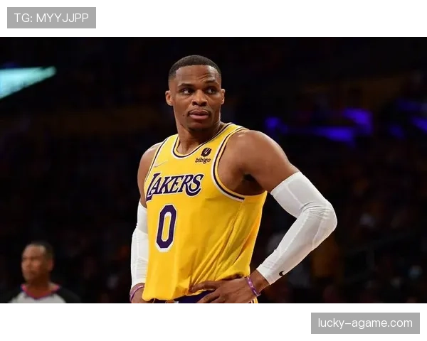 威斯布鲁克高频突破制造拉开空间 提升球队关键时刻得分效率