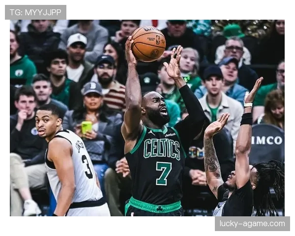 文班亚马挡拆制造错位拉开防守空间提升球队进攻效率